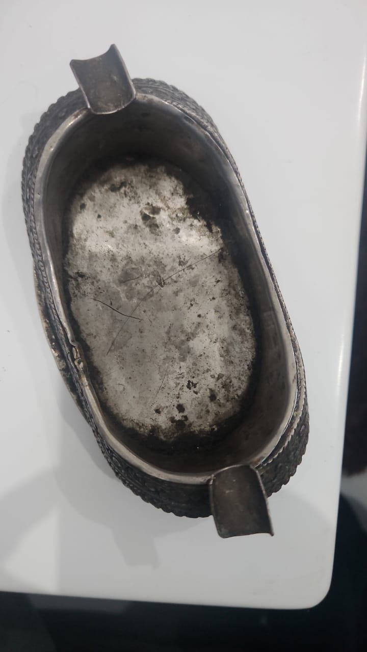 Vintage Ornately Embossed Silver-Toned Oval Ashtray in Presentation Box - Image 3
