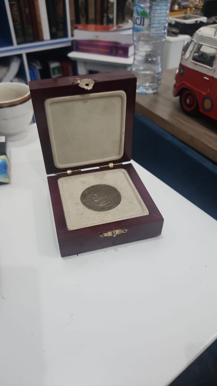 Chinese Commemorative Medallion - Vintage Historical Design (Replica) - Image 4