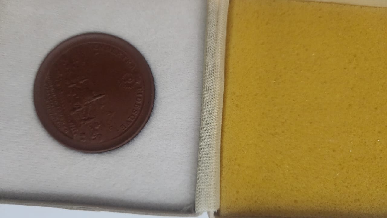 German Meissen Porcelain Medal - Friedrich Schiller University Jena 750th Anniversary (1986) - Image 2