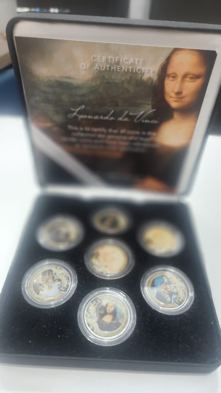 Leonardo da Vinci Commemorative Coin Set – 7 Colorized Medals in Display Case